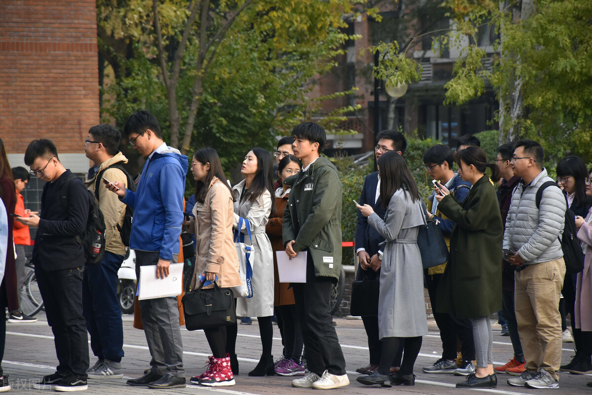 学生面试必问10大问题回答（学生会面试问题及答案大全）