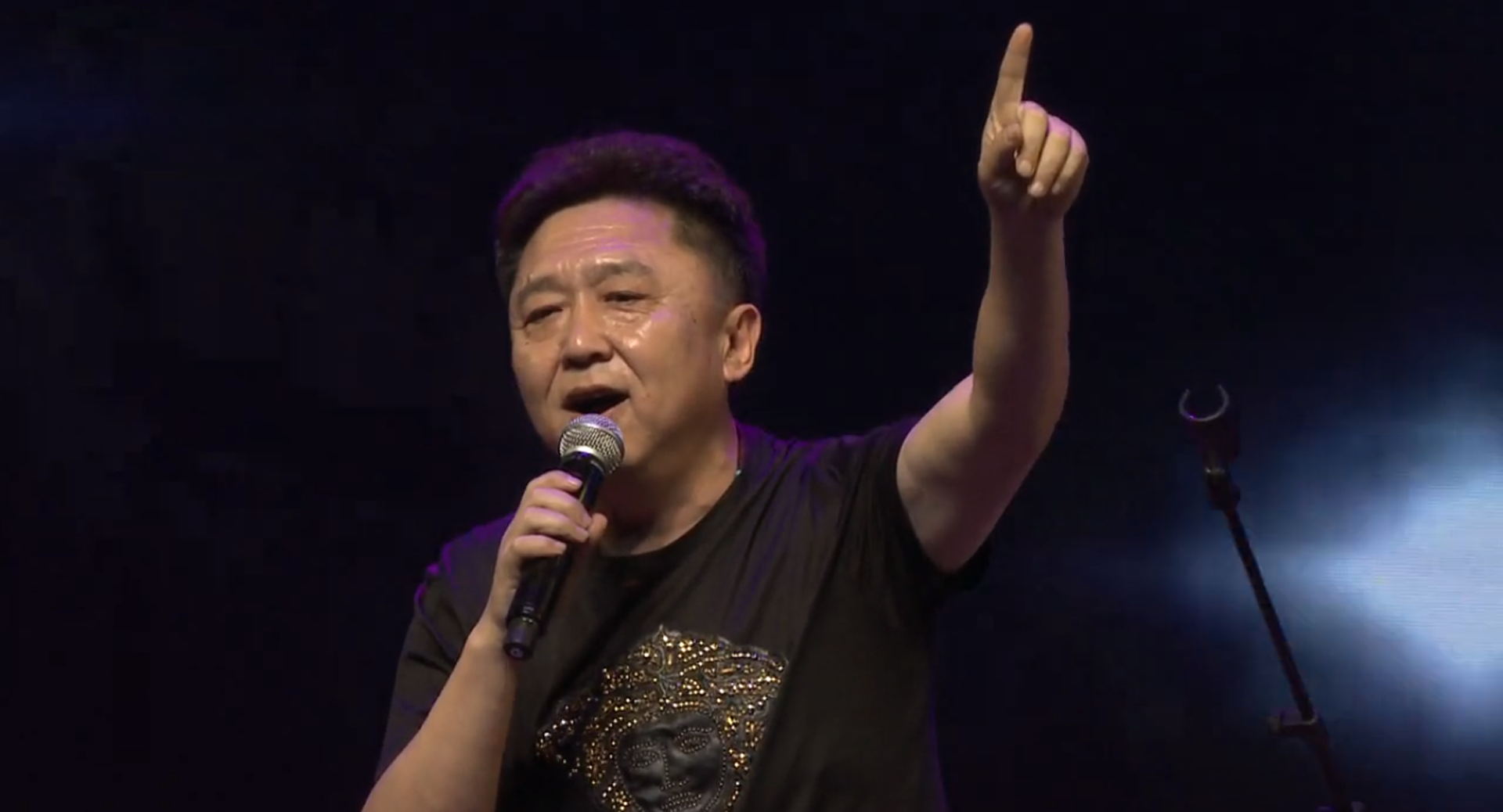 抽烟喝酒烫头，摇滚影帝相声，“京城富少”于谦瞒了观众多少？
