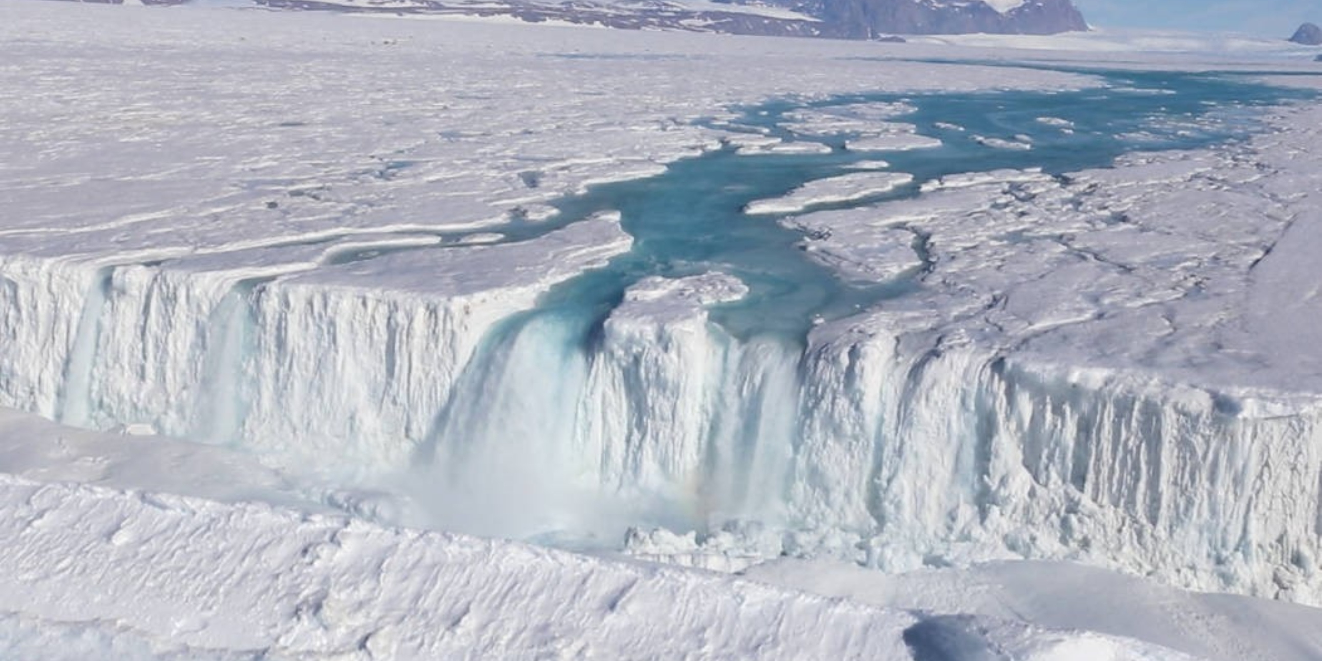 30亿吨5000平方公里：南极冰层下的放射性熔化炉迅速融化冰盖。