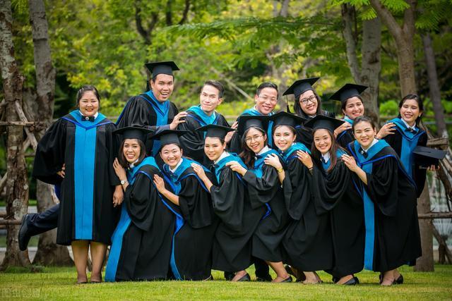 豆瓣8.7《布鲁克林有棵树》｜生活馈赠的一切悲欢，都值得热爱