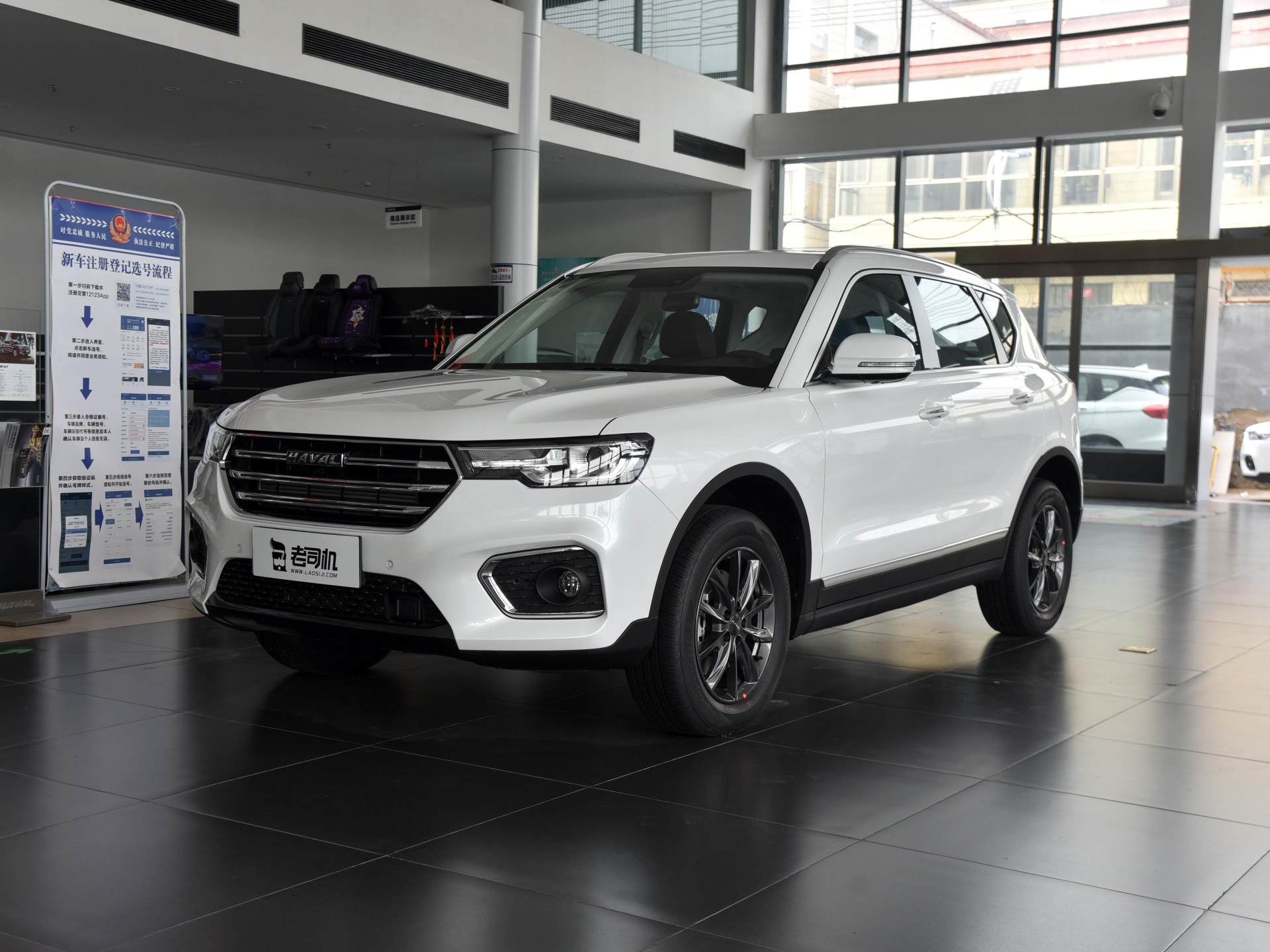 轴距2米85马力超过200匹的国产SUV，空间大，实拍哈弗H7