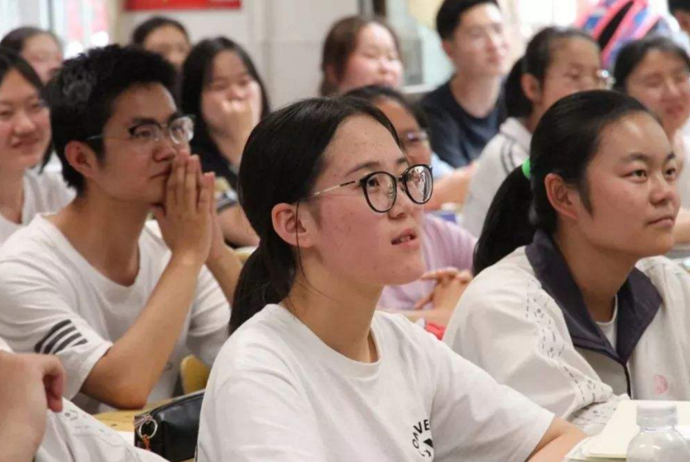 “河南600分”和“内蒙古400分”考生，上同一所大学，差距大吗？