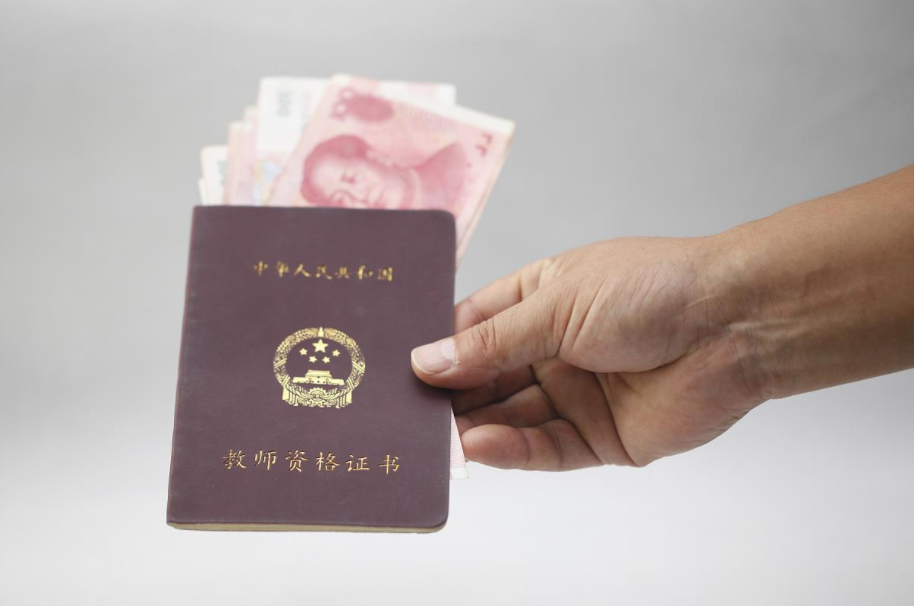 中小学教师门槛“新标准”，学历要求再拔高，本科生当老师更难了