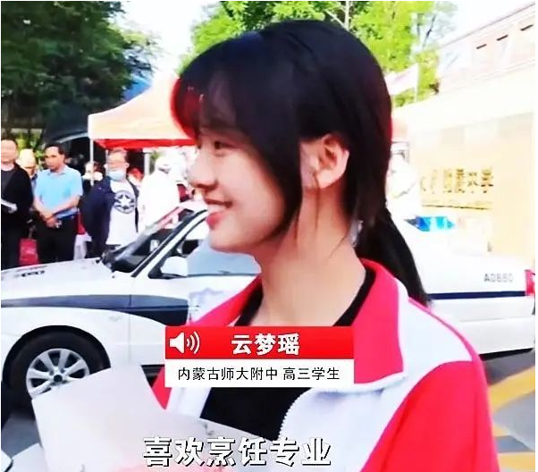 高考“最美”考生火了，长相清纯、笑容甜美，神似记者“王冰冰”