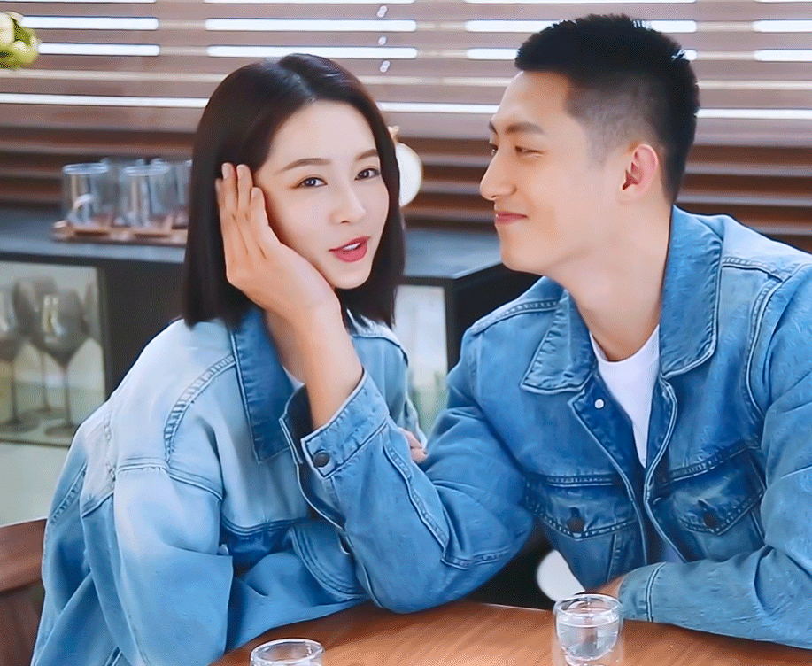 李沁和黄景瑜参加《快本》,强强联手打水仗,两人互动超甜