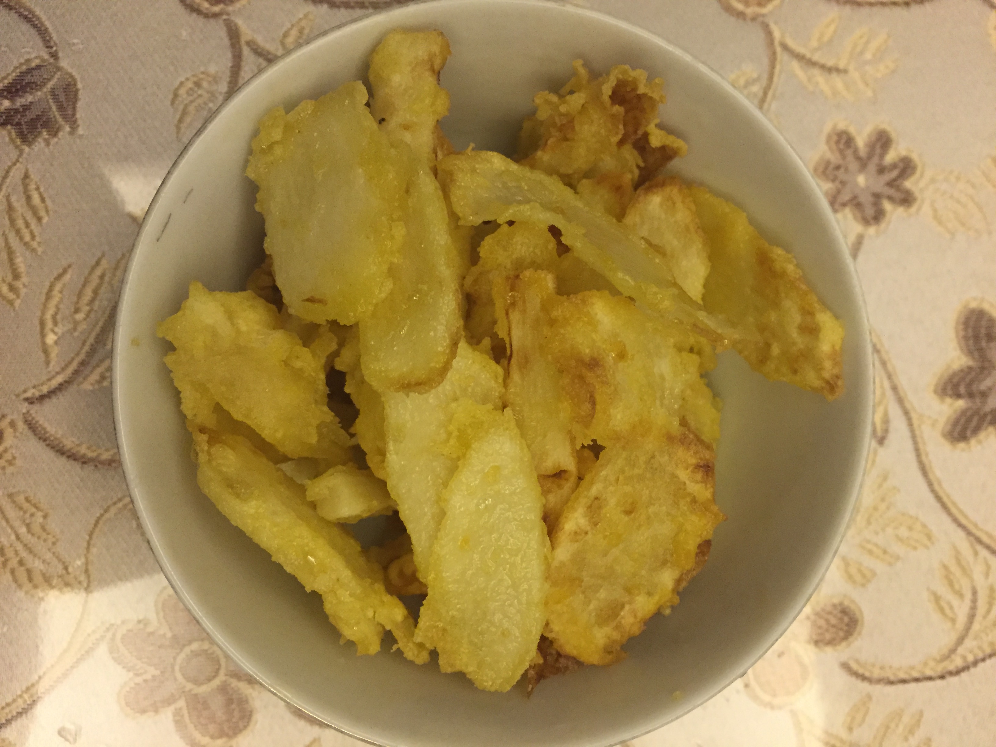 脆炸山药片,做法简单,是用山药做的点心小吃,健康养生有营养