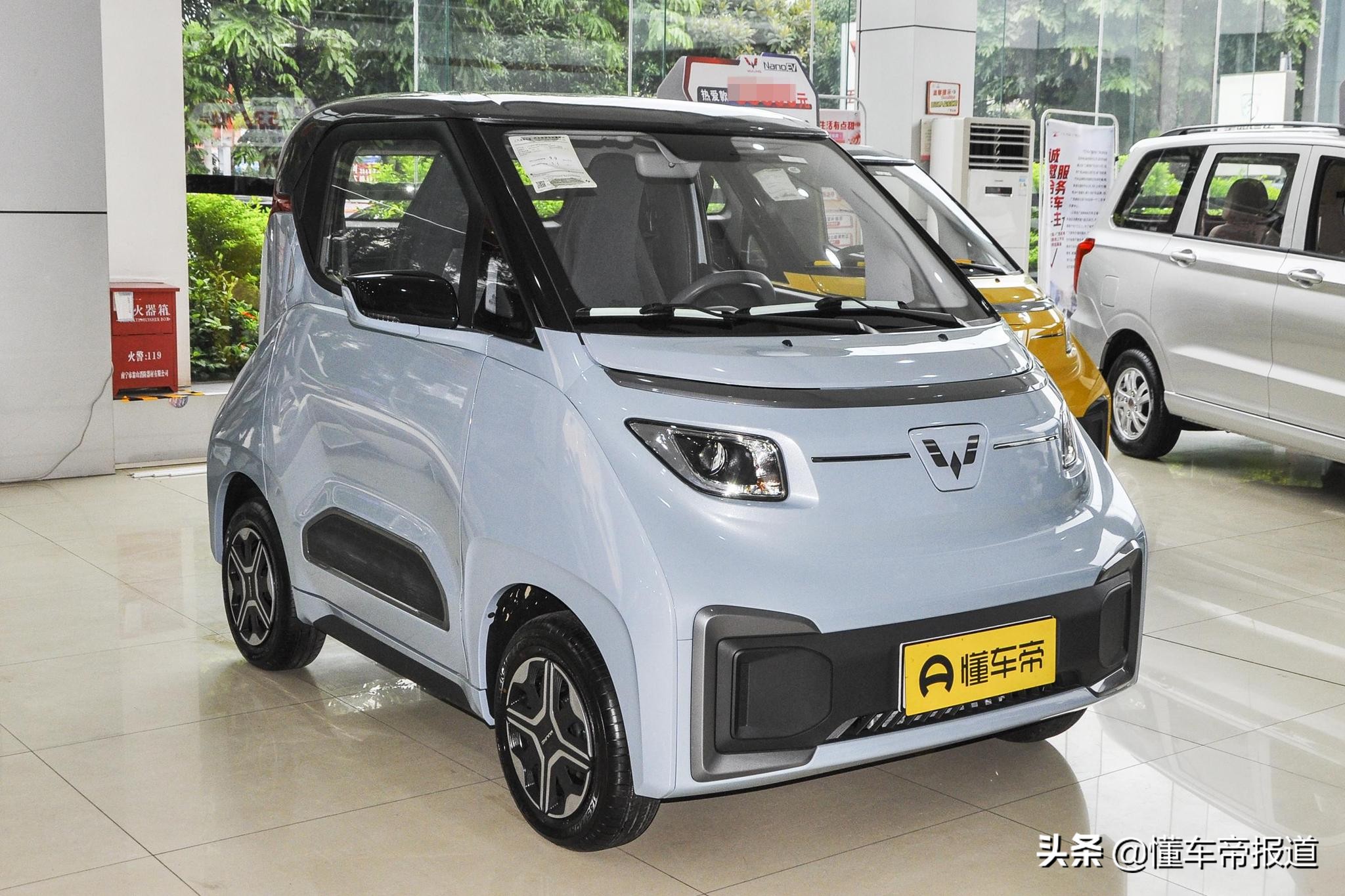 新车 | 续航305公里、比宏光MINIEV贵，五菱两座电动车NanoEV到店