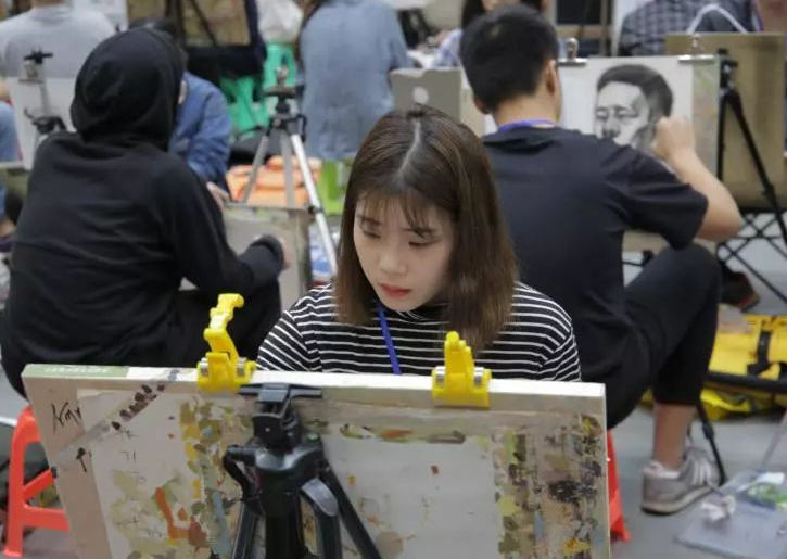 “学霸级校草”来了，身高1米92，双料第一，像极了偶像剧男主