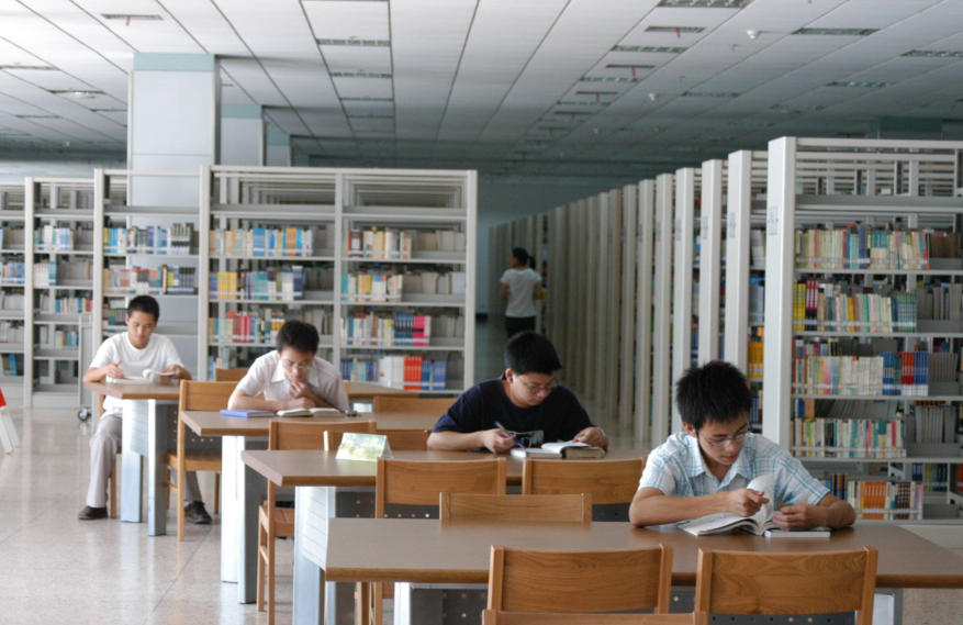 辅导员忠告，大一新生尽量申请入党，否则就业后难度会增大