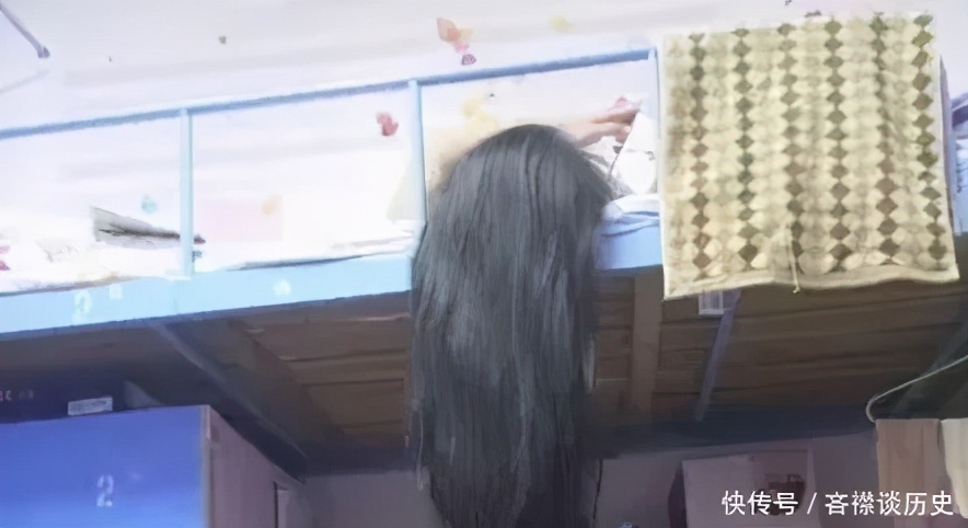 睡觉头发正确摆放图片（女生睡觉时头发摆放方法）