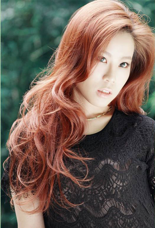 超女何洁的劲爆情史，和释小龙分手后高调嫁人，与前夫互爆黑料