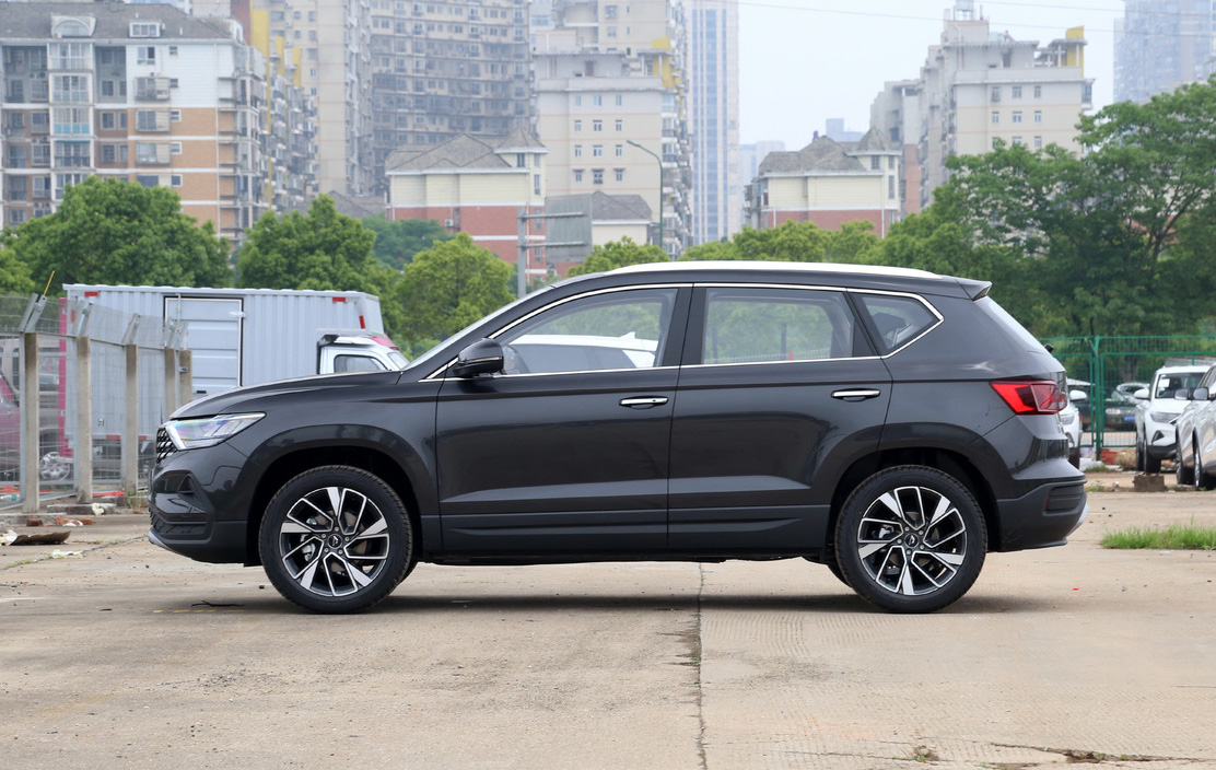 空间不输CR-V，配爱信6AT，才9万多，捷达VS5不比H6香吗？