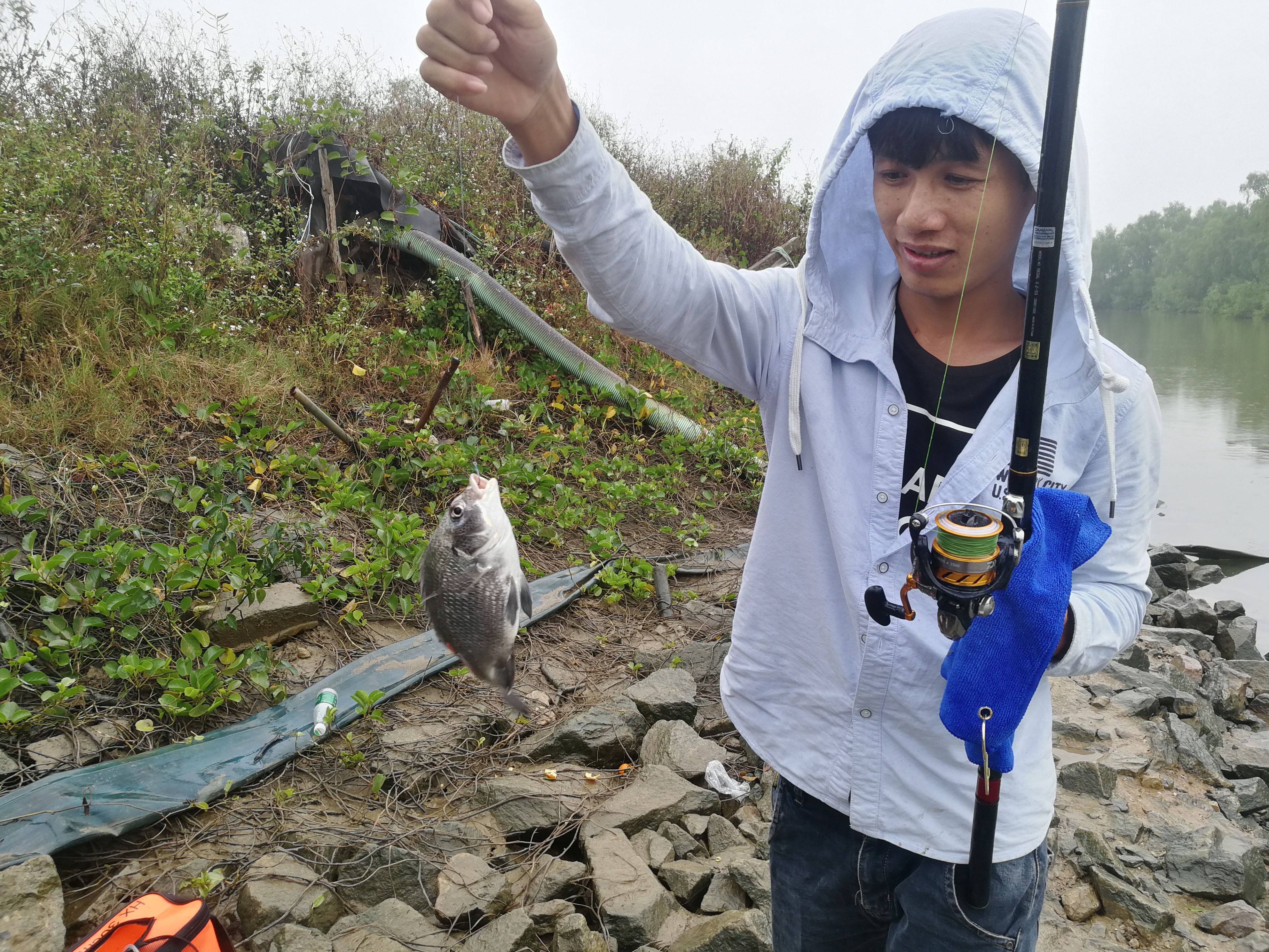 钓鱼痛苦并快乐着，用一句话来表达你对钓鱼的沉迷程度