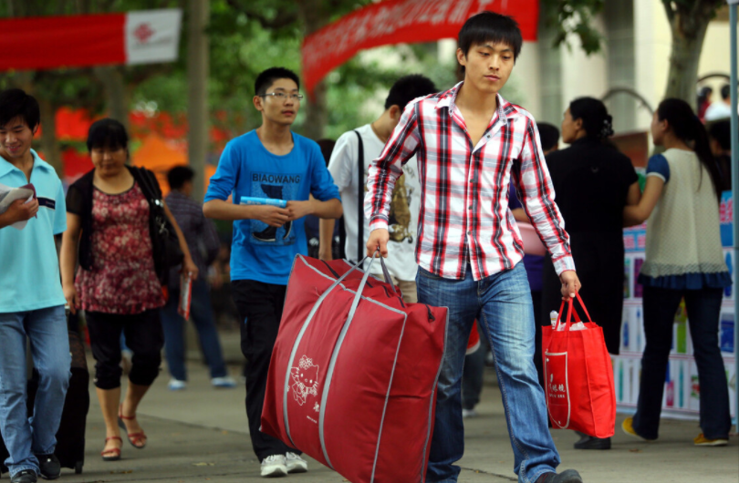 收到北京来的大学录取通知书，到底要不要迁户口？辅导员一语道破