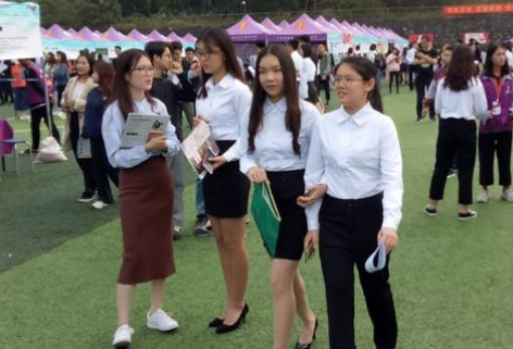 毕业后想当官可以报考的大学，有机会进入国企，收入高发展好