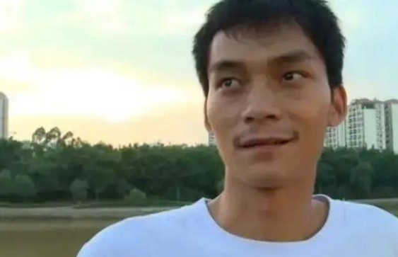 瞒着家人复读7年，高分进入政法大学，唐尚珺赢了高考却败给现实