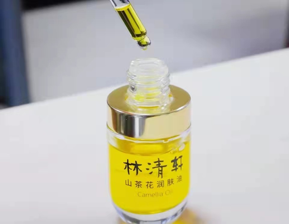 “以油养肤”怎么养？分享5款口碑很好的护肤油，让你事半功倍