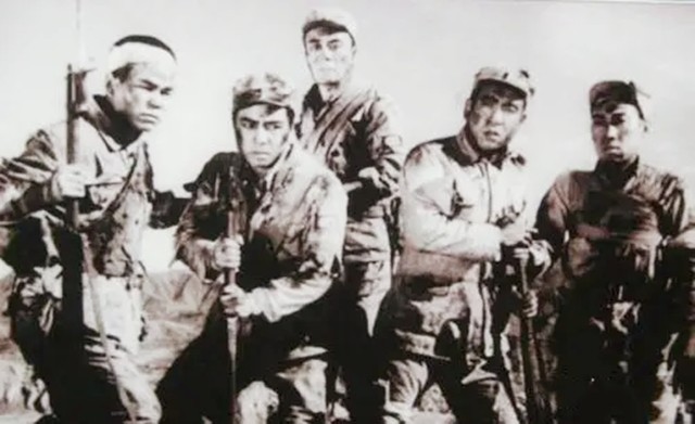 刑场上，战士亲手枪杀12名同志后自杀，用枪声发出绝密情报