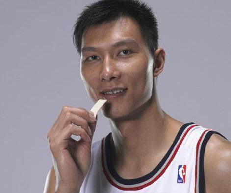 为什么nba人喜欢吃口香糖(为何曾经在NBA风靡一时的口香糖，现在几乎看不到了？)