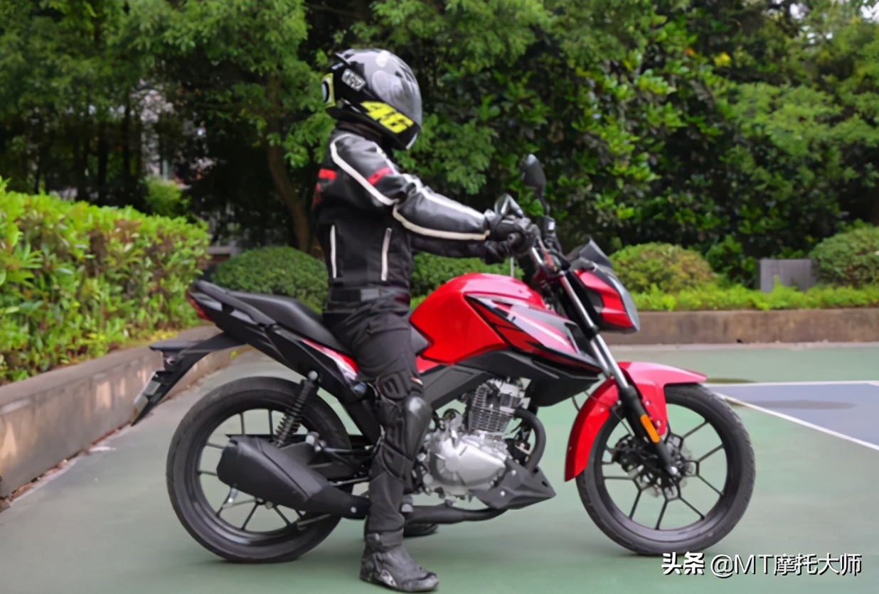 8千元上下，盘点4款实用型摩托车：主打通勤载物，油耗2.2升