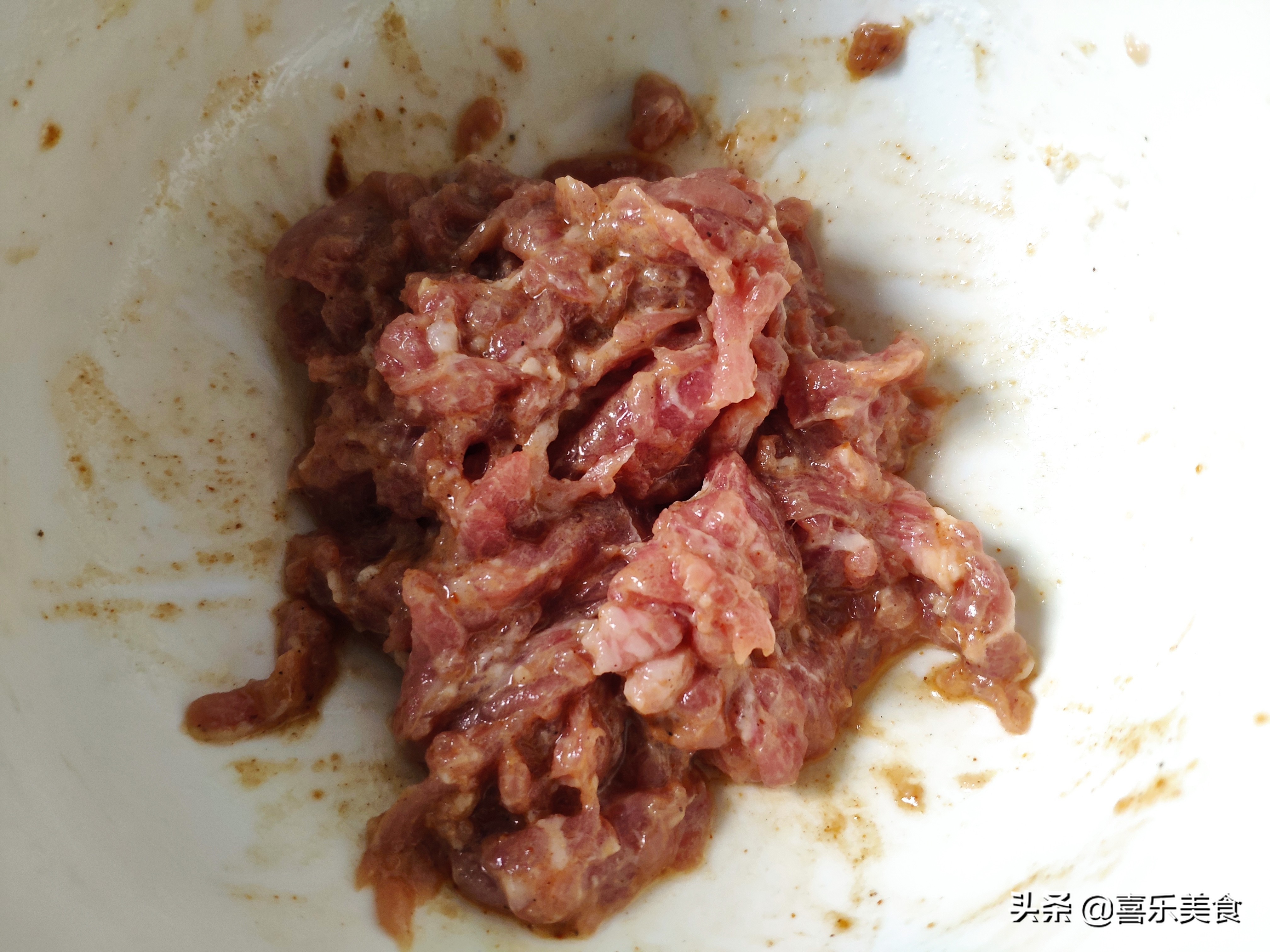 这样做出来的木耳炒肉片，木耳香脆肉片嫩滑，简单实用又好吃