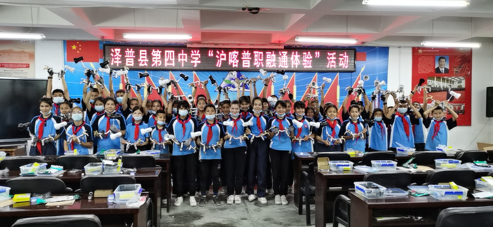 沪上职校经典职业体验项目走进喀什，让职业种子深埋学生心中