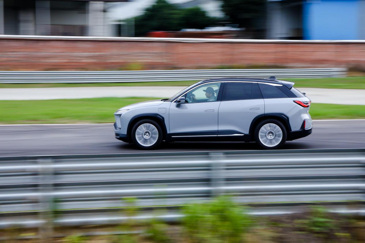 纯电中型SUV，MARVEL R与蔚来ES6谁更值得买？