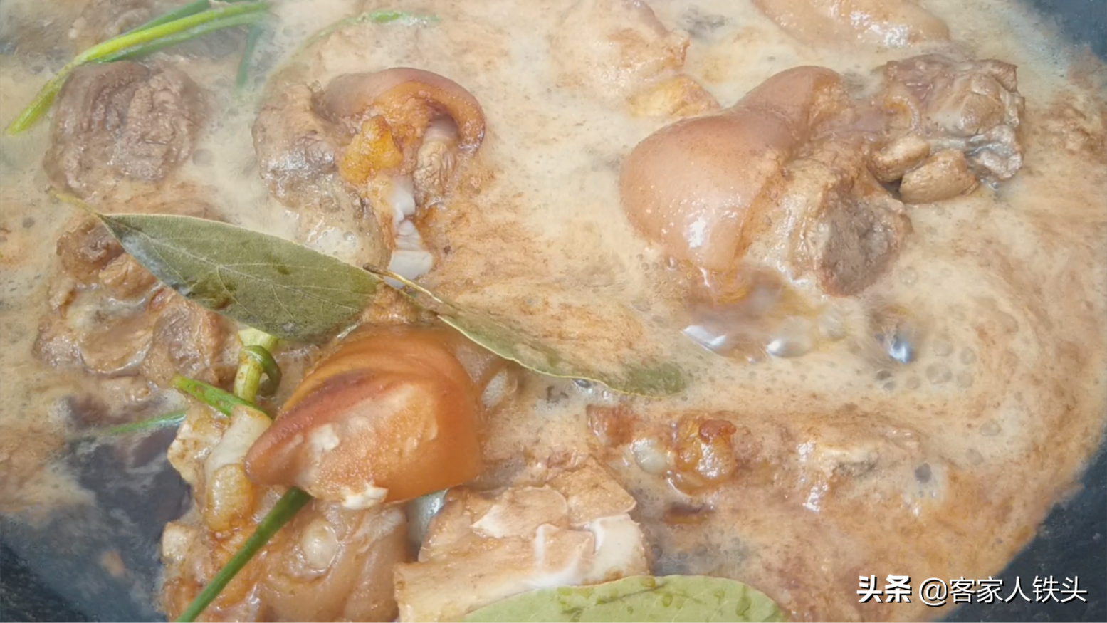 猪脚这样做才真叫香，不放一滴水，软糯口感好，出锅汁都吃不剩