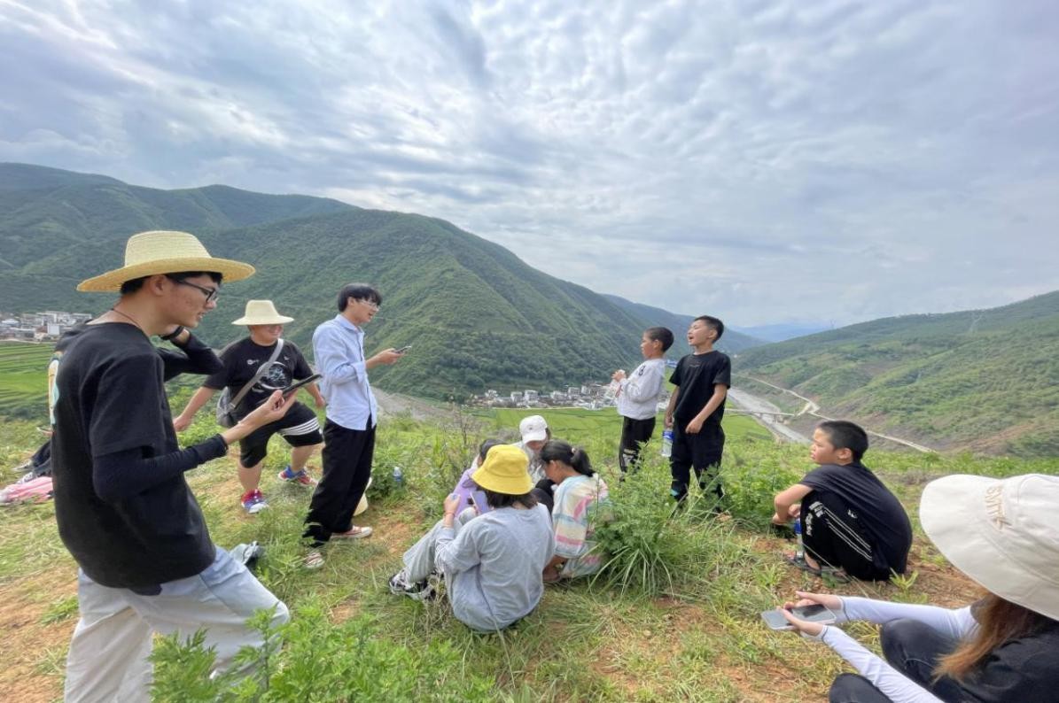 云南经济管理学院暑期三下乡，关爱留守儿童，搭建心灵之桥