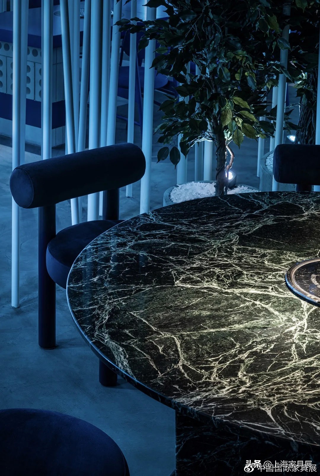 415㎡工业风韩式餐厅，这艺术灯光真是绝了