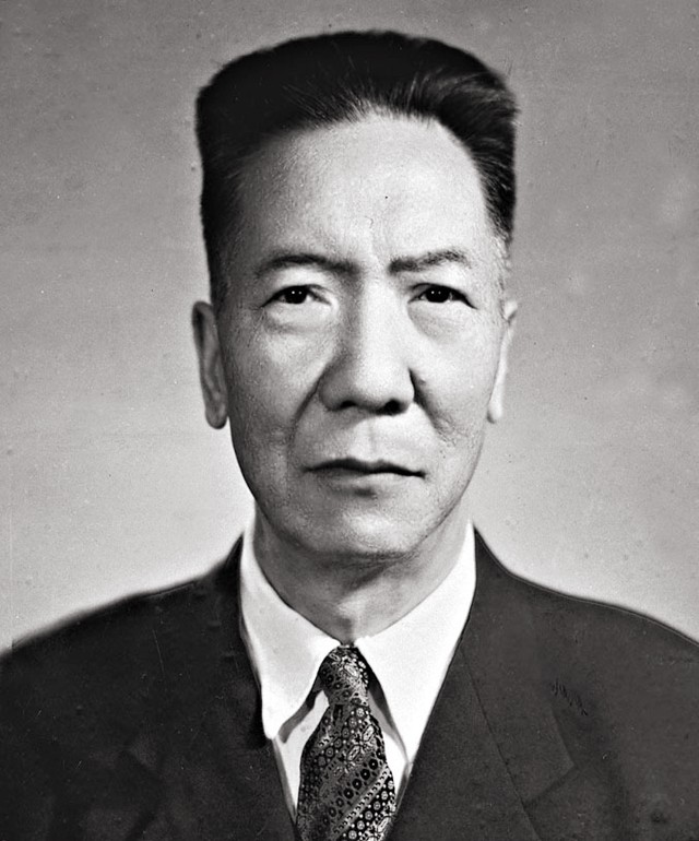 刑场上，战士亲手枪杀12名同志后自杀，用枪声发出绝密情报