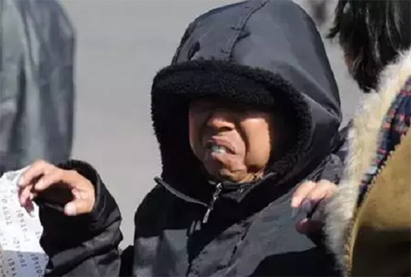 潘长江豪宅装修揭秘：石膏顶设计惊艳亮相