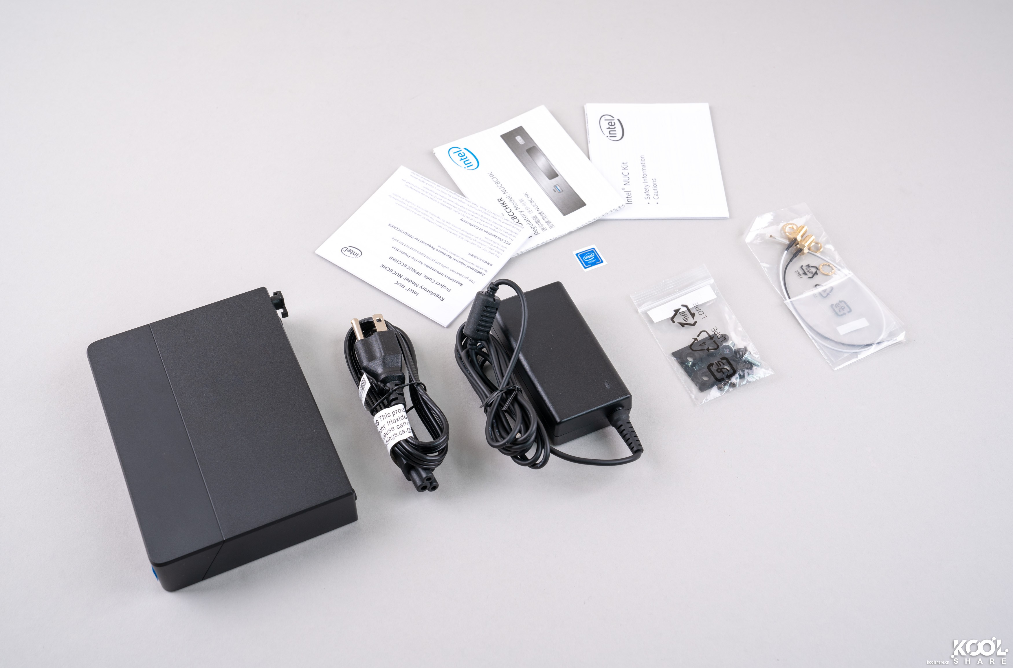Intel NUC8CHK Chaco Canyon 开箱拆解评测