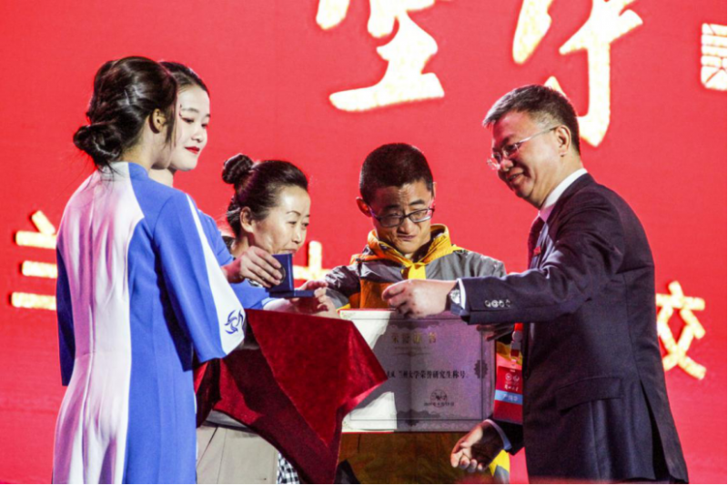 兰州大学脑瘫旁听生：数学世界里的追光者