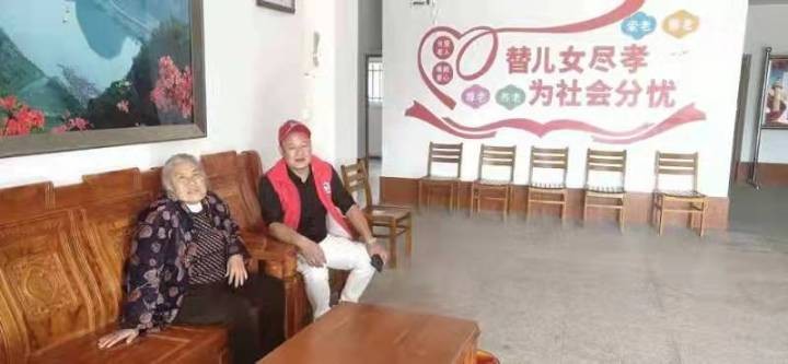 长城汇公益协会陈美珠爱心团队情系老人 爱在敬老院