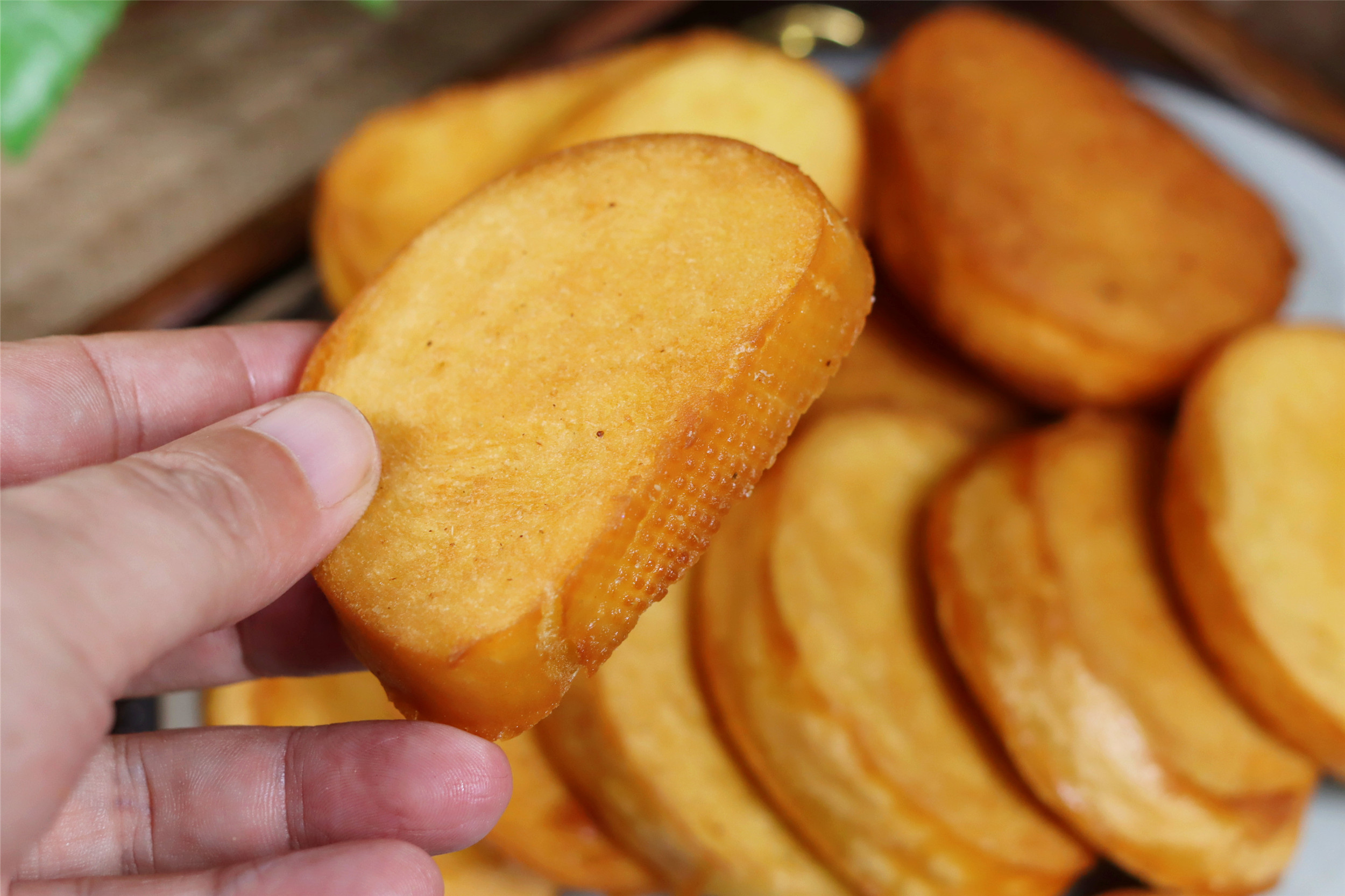 炸馒头片，别下锅就炸，不酥脆，教你正确做法，金黄酥香，不回软