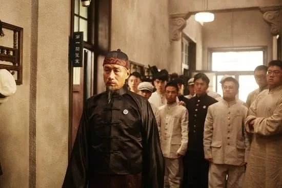 中国近代史上的“第一学霸”，有13个博士学位，会9国语言