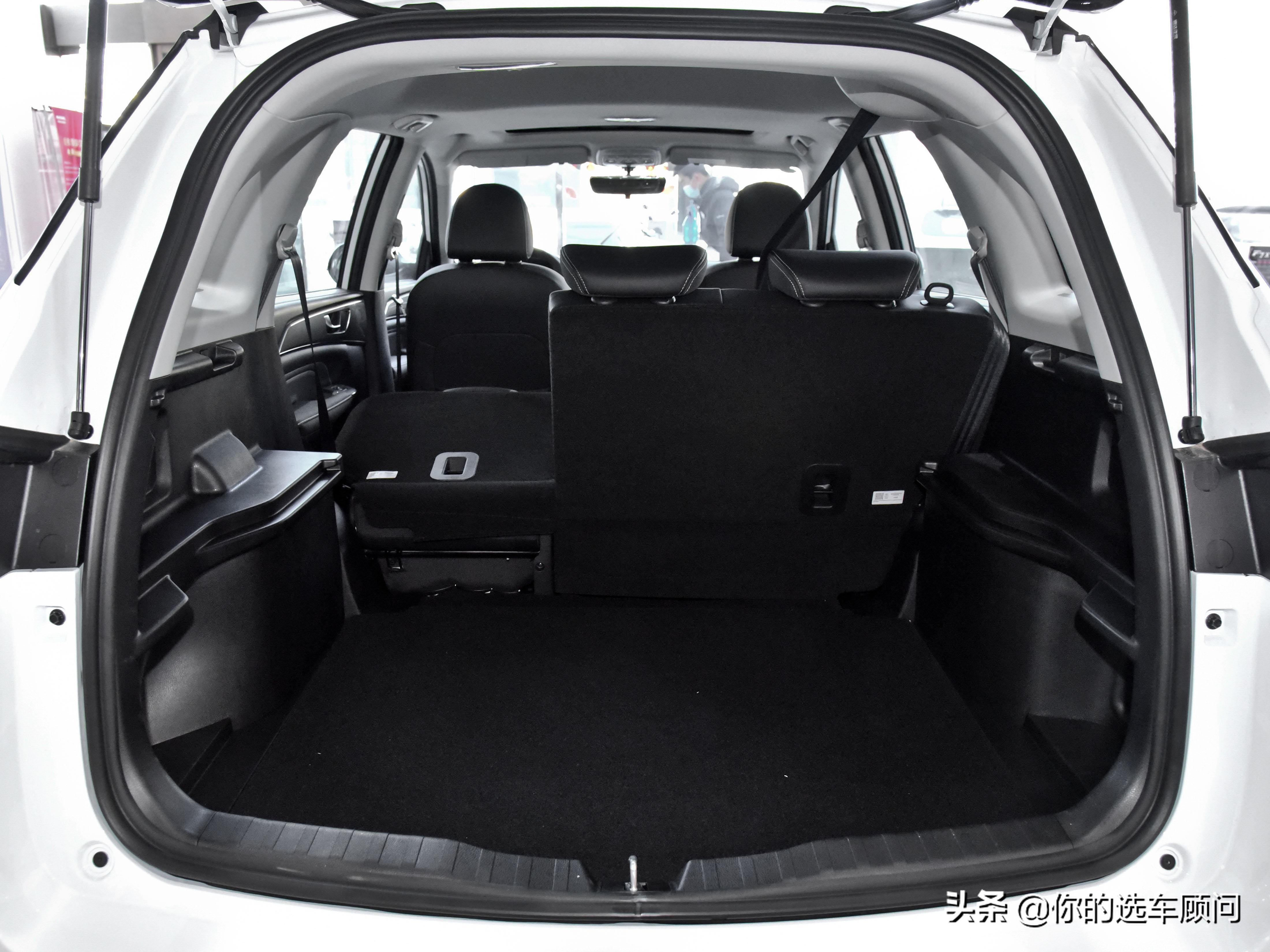 价格不到8万2,空间挺大又实惠,自动挡suv,带你看哈弗m6