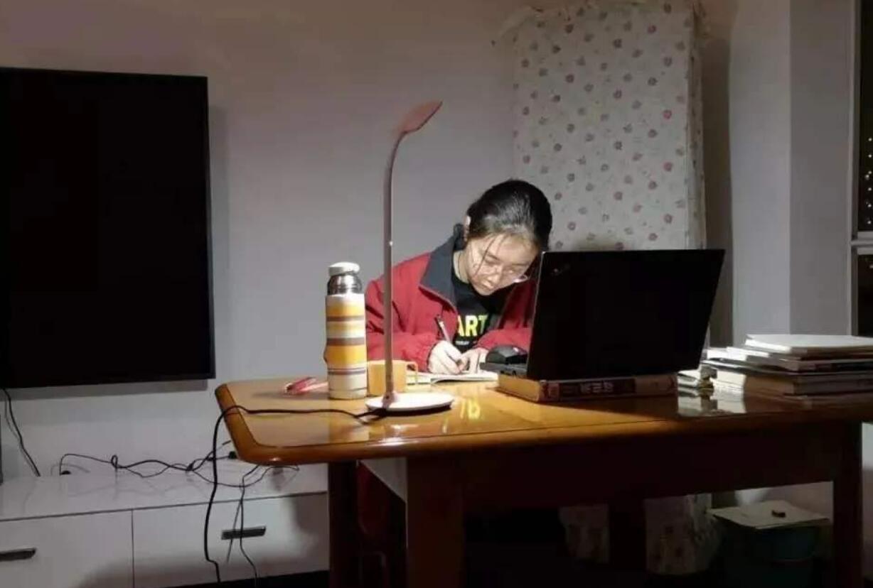 高考状元唐楚玥总分725，语文146，考卷上的“印刷体”亮了