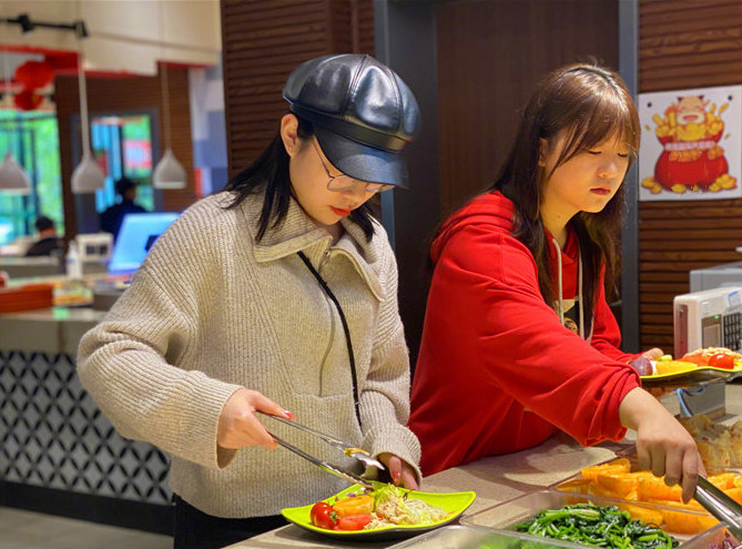 学校食堂窗口做什么好（重庆一高校食堂超贴心）