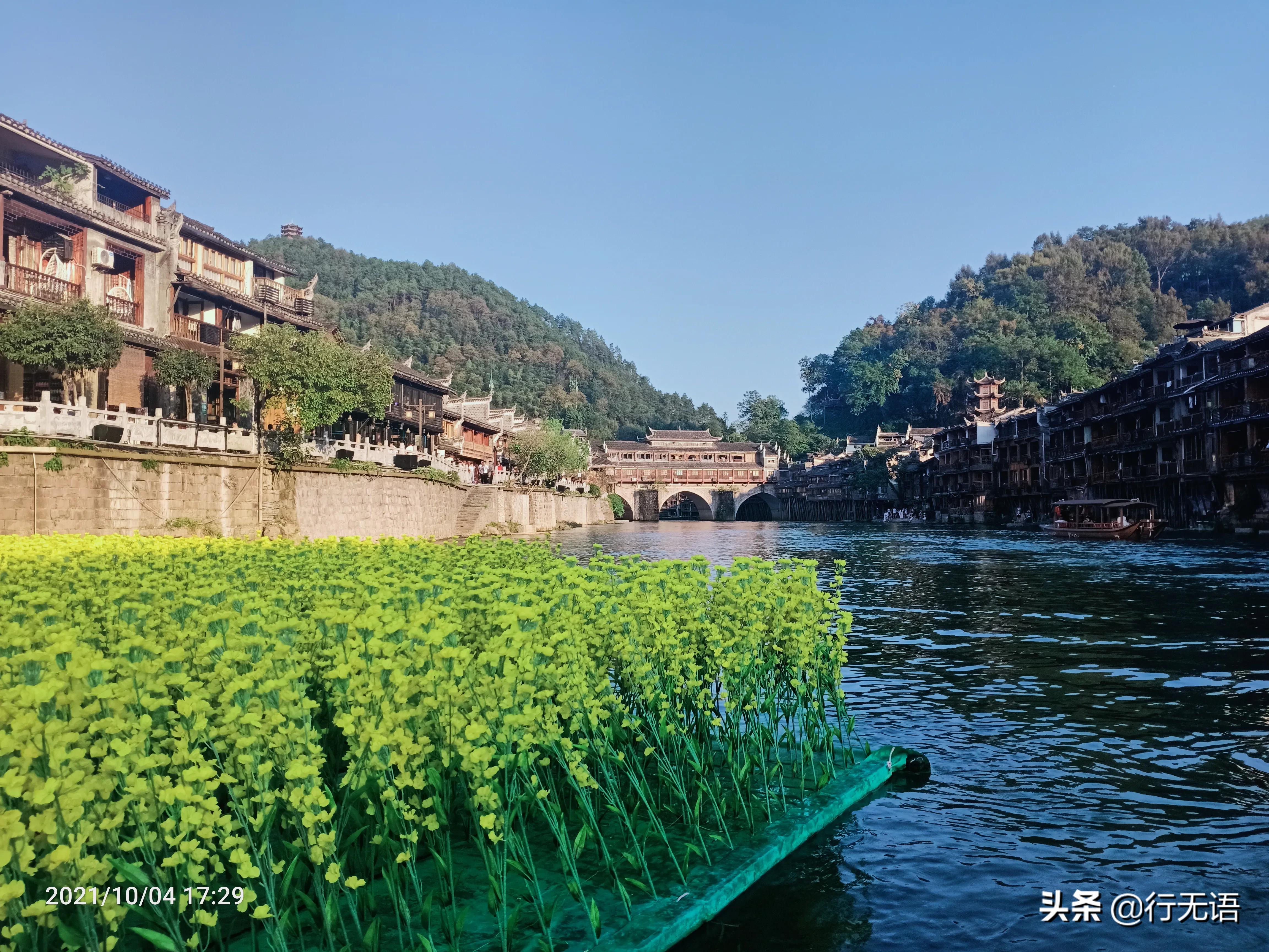 凤凰的白天和夜晚不同的美，你还会再去凤凰古城吗