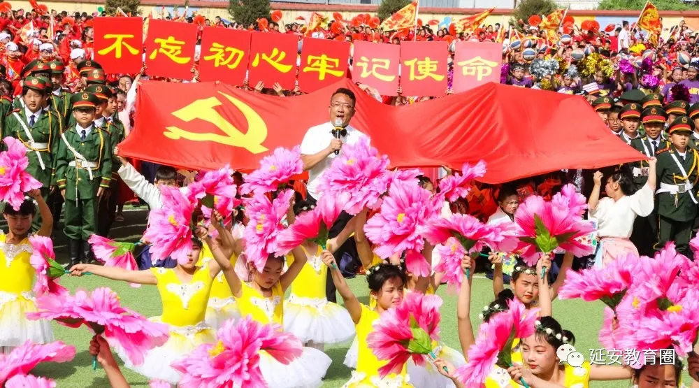 歌飞扬舞蹁跹，780名少年把她深情赞颂！