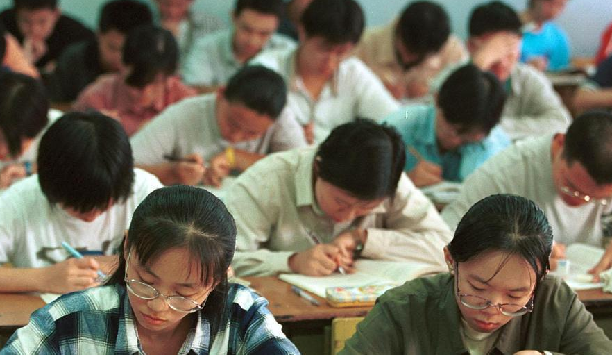 新高考实施“3+1+2”模式，想弃物理转历史的考生们，劝你要谨慎