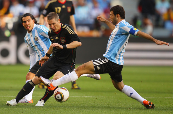 10年世界杯阿根廷为什么不用米利托(让人绝望的战术打法！南非世界杯上，阿根廷队不被横扫才奇怪)