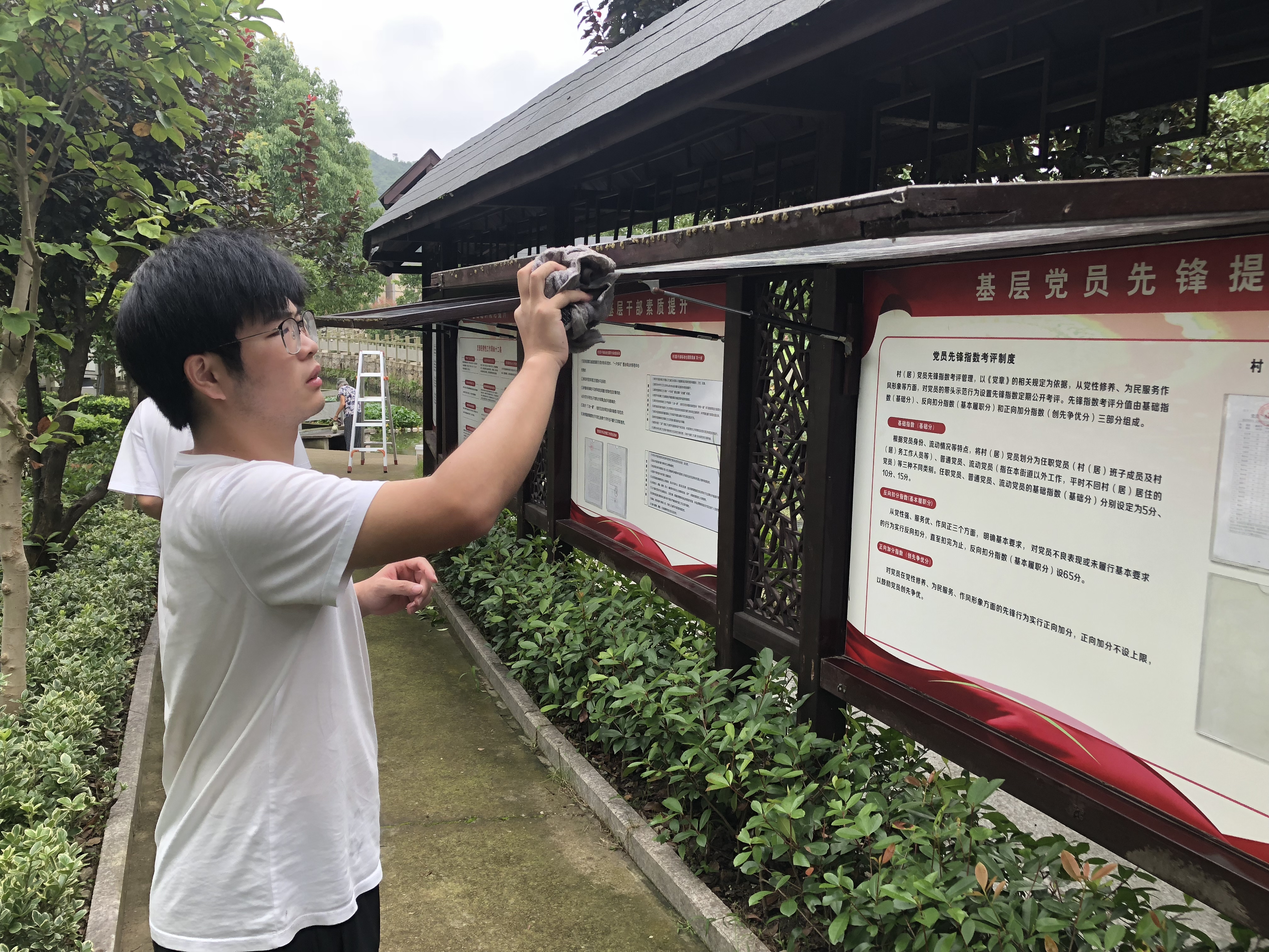 浙江理工大学科技与艺术学院学子助力上虞百官美丽庭院改造