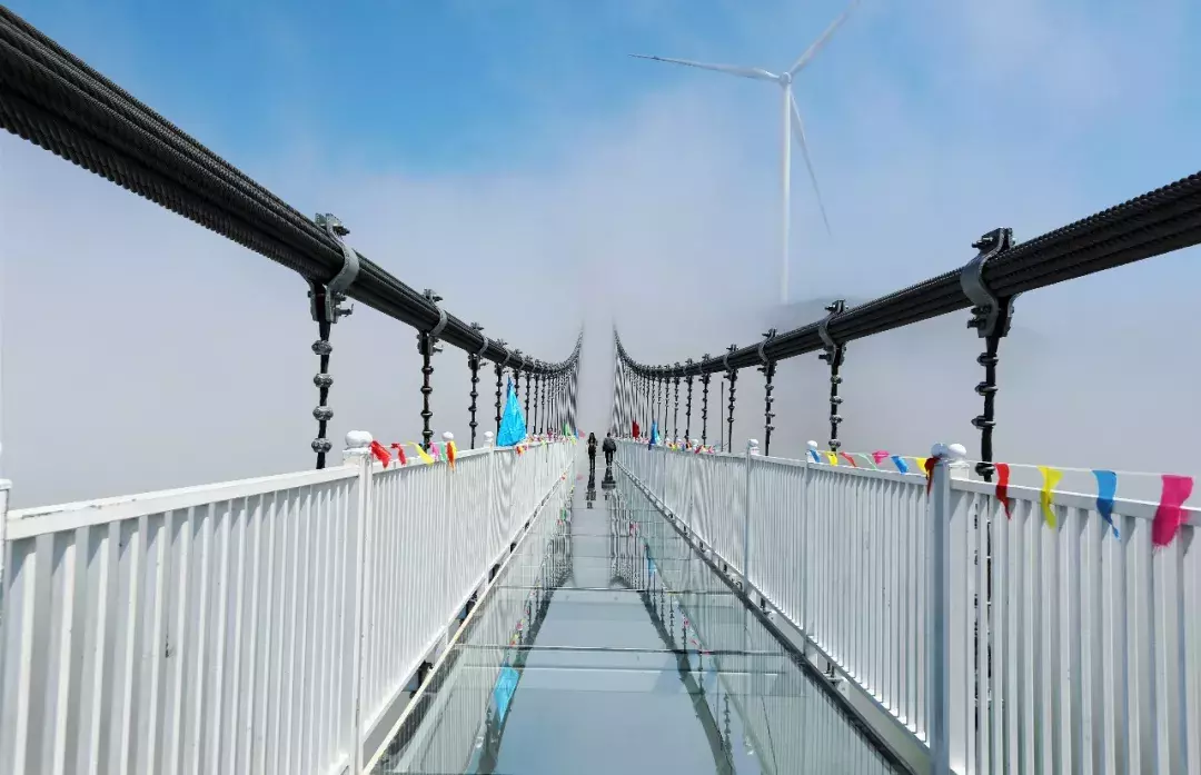 湖北这些惊险刺激的悬空玻璃栈道,你敢走吗?