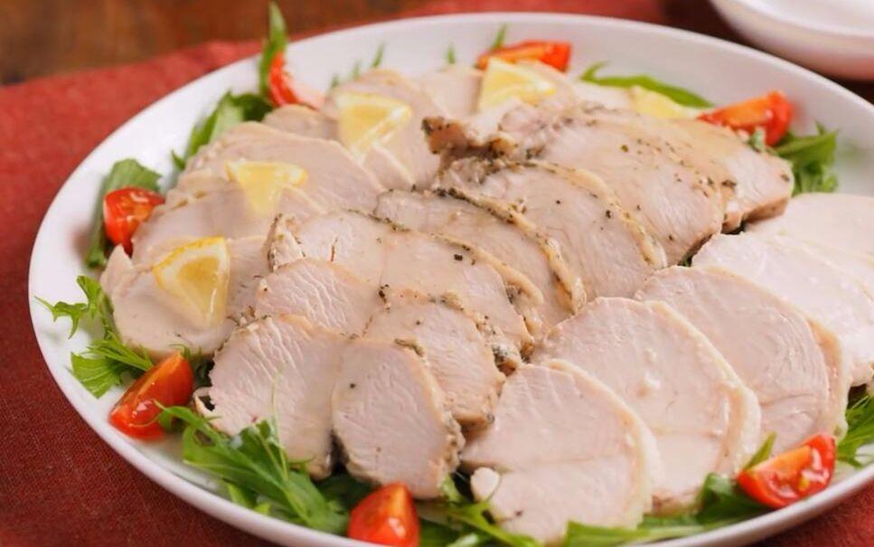 欢乐番茄丨清水煮鸡胸肉，去腥三种方法，适合减肥者食用