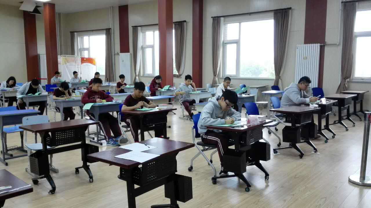 何碧玉14岁750分考上清华，定居美国，记者问她何时回国，被婉拒