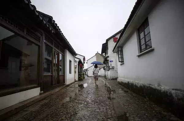 寻一处静谧，赶一场春雨