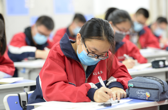 高考“文言文”作文火了，全篇755个字，有30个字老师不认识